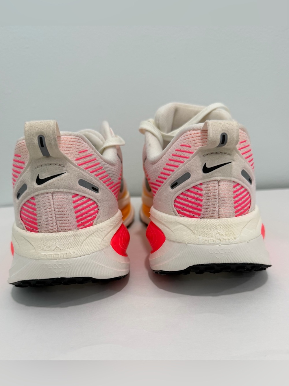 NIKE Vomero 18 Women's White Pink Orange HM6804-100 Running Mesh ZoomX Shoes (6) - Picture 8 of 16
